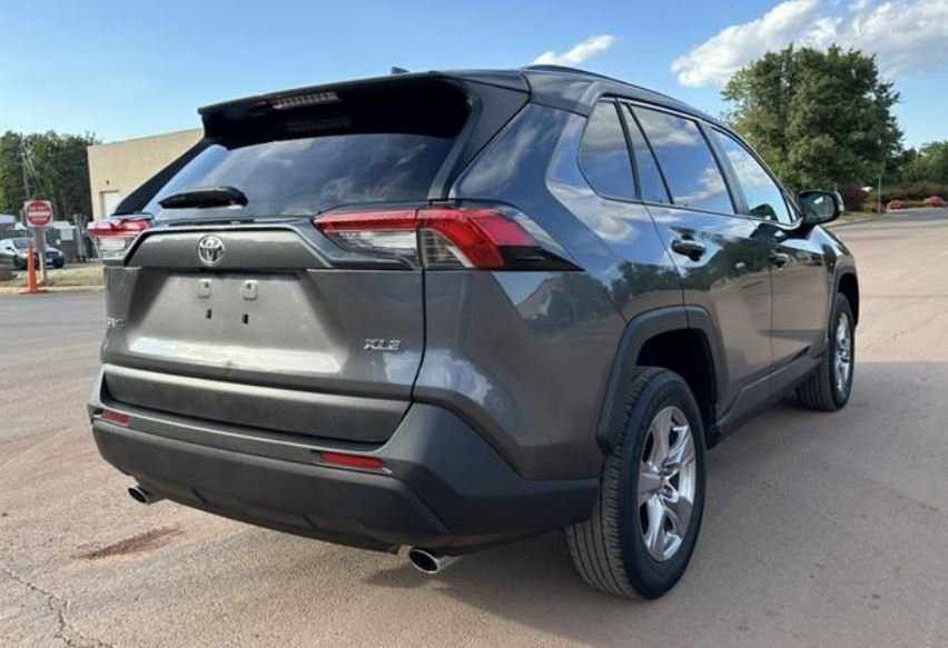 Used 2022 Toyota RAV4 XLE image 4