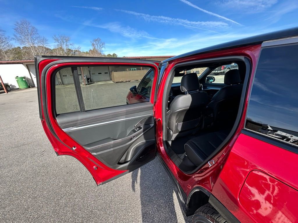 Used 2025 Jeep Wagoneer S Limited image 16