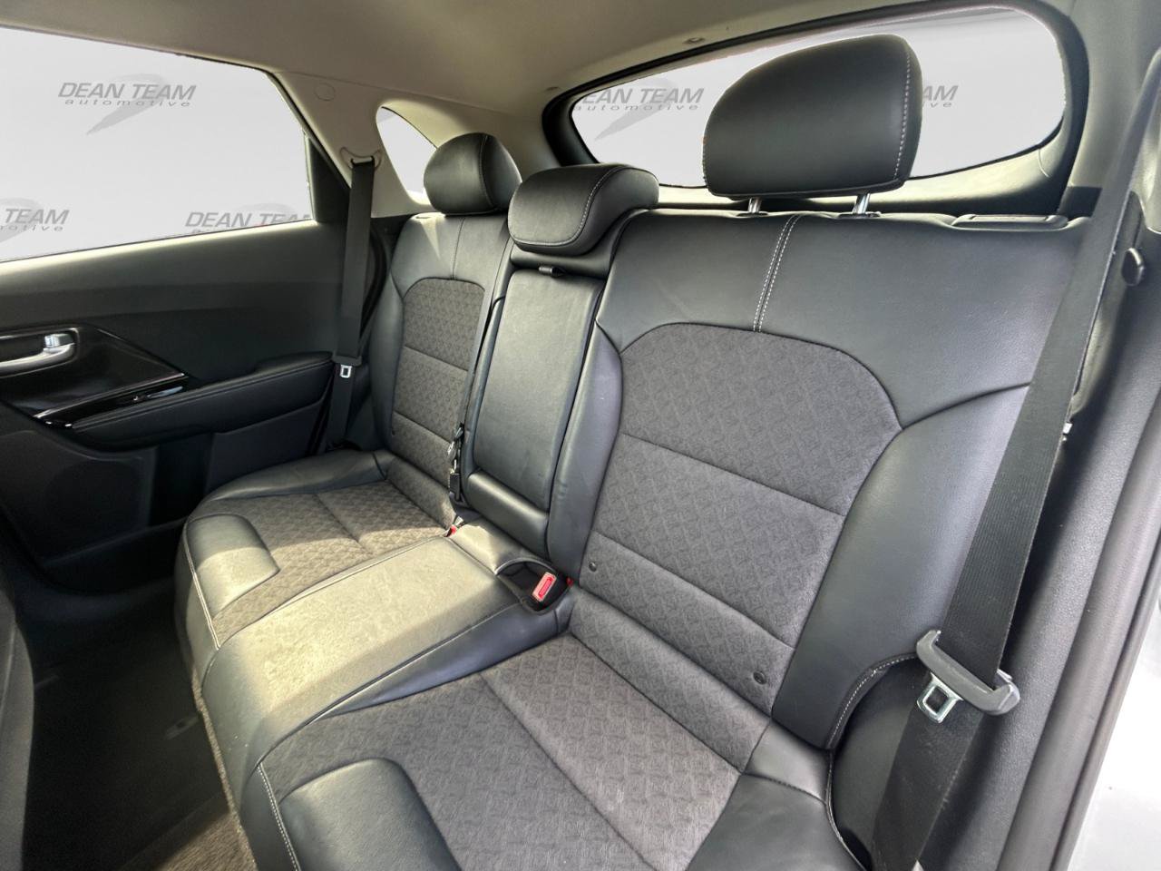 Used 2021 Kia Niro EX FWD image 10