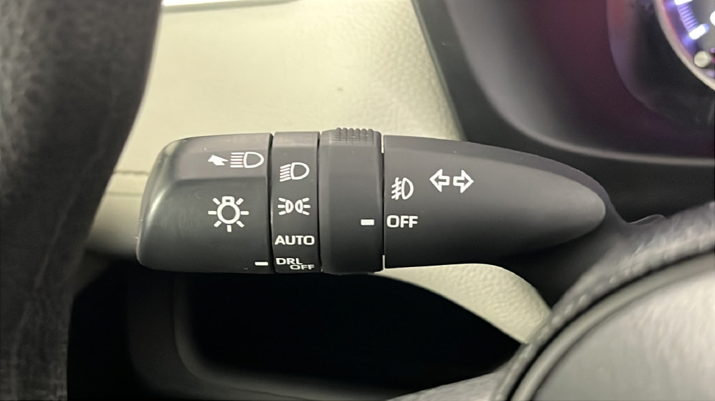 Used 2020 Toyota RAV4 XLE w/ Convenience Package FWD image 28