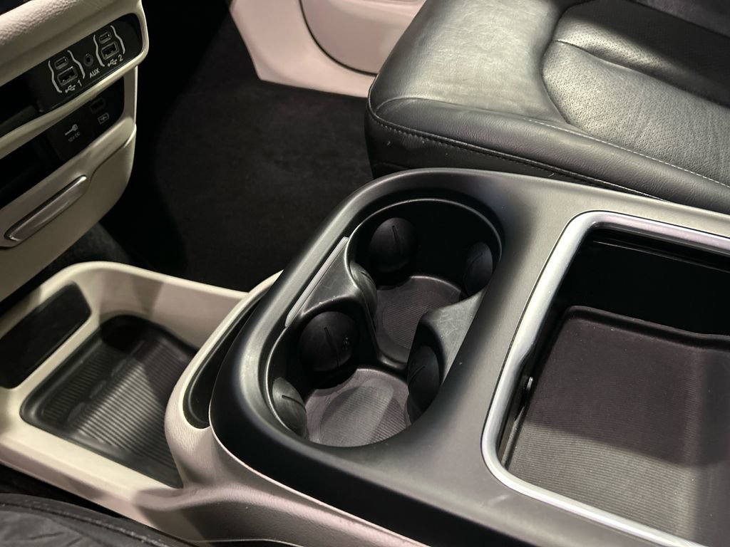 Used 2022 Chrysler Pacifica Touring-L image 19