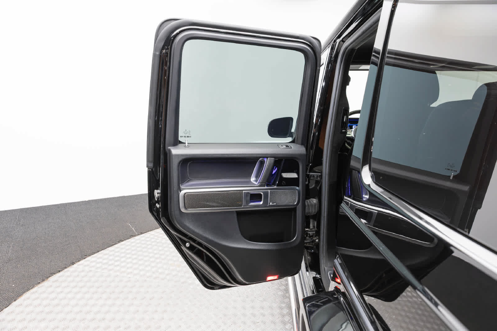 Used 2019 Mercedes-Benz G 63 AMG 4MATIC w/ Seat Comfort Package image 38