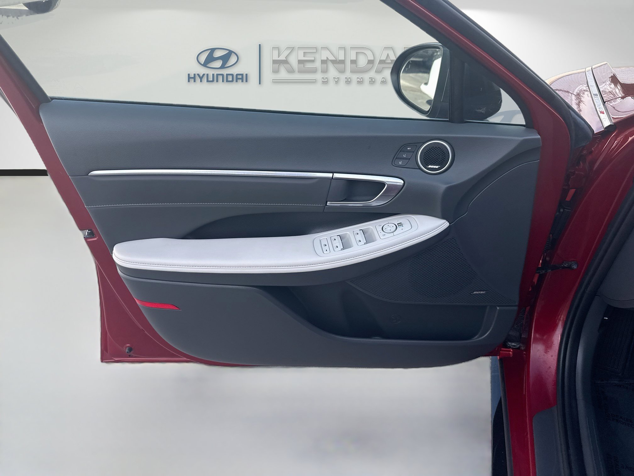 Used 2023 Hyundai Sonata Limited w/ Cargo Package FWD image 17
