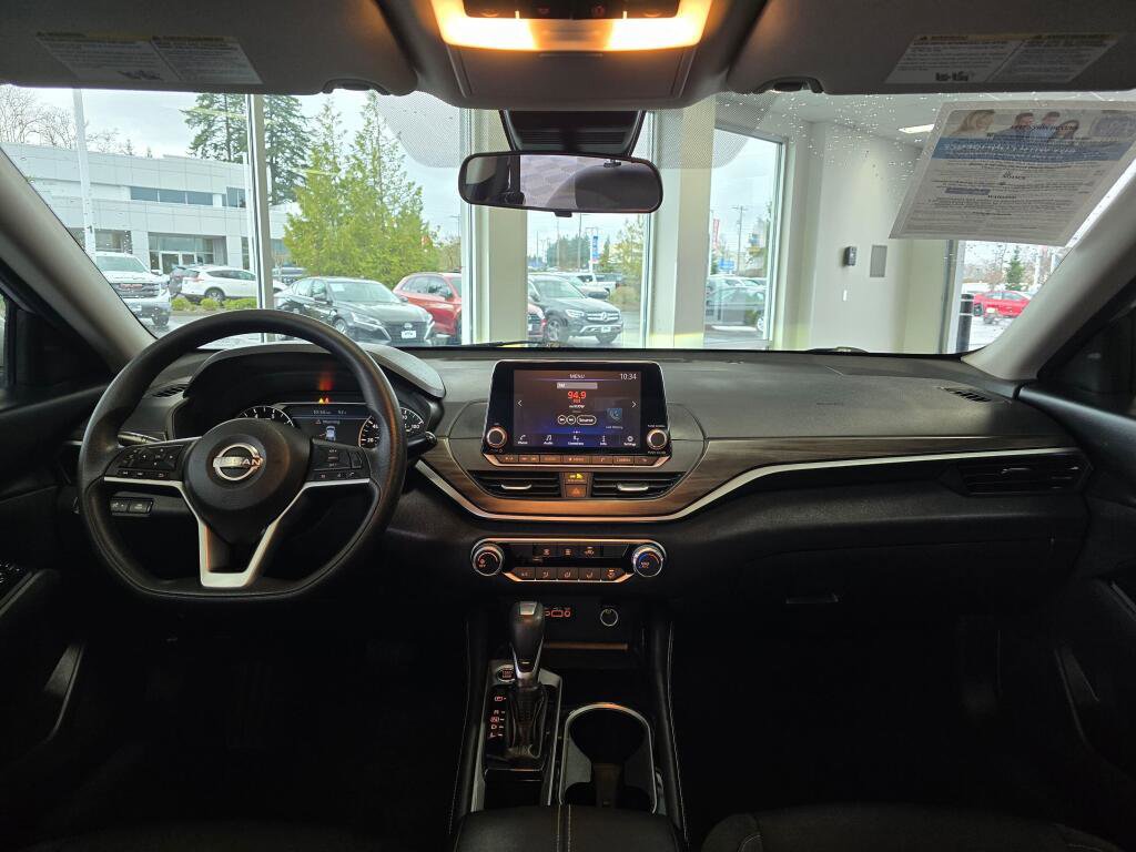 Used 2023 Nissan Altima 2.5 SV FWD image 25
