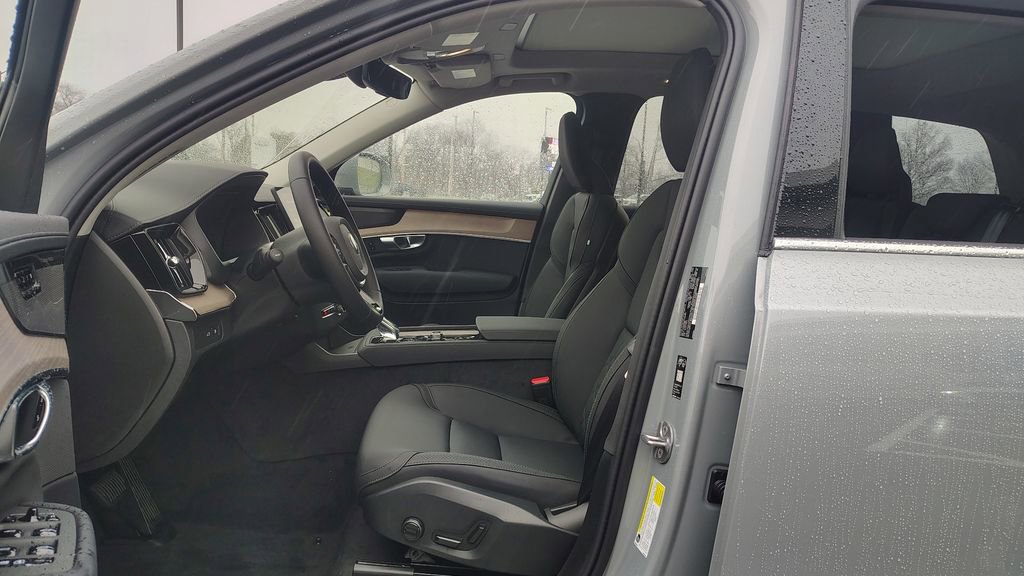 New 2026 Volvo XC90 T8 Plus w/ Protection Package Premier AWD/4WD image 7