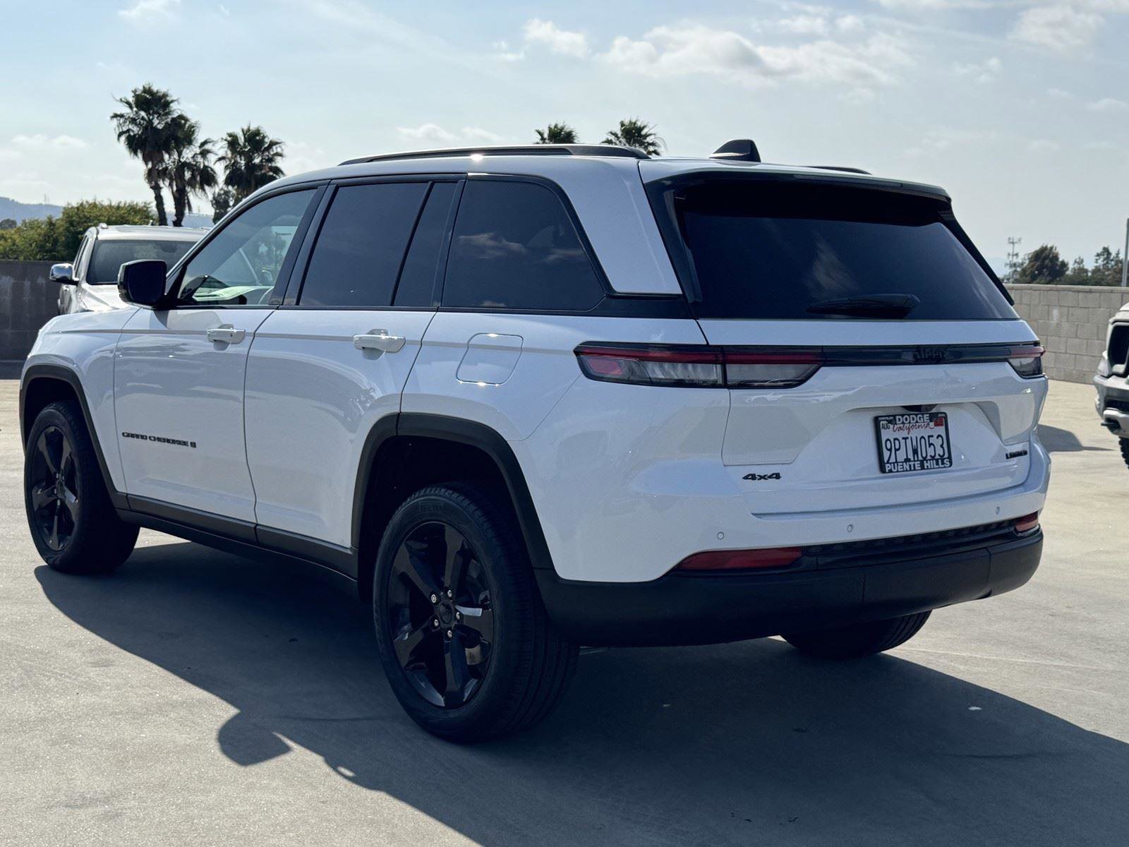Certified 2024 Jeep Grand Cherokee Limited w/ Black Appearance Package AWD/4WD image 5