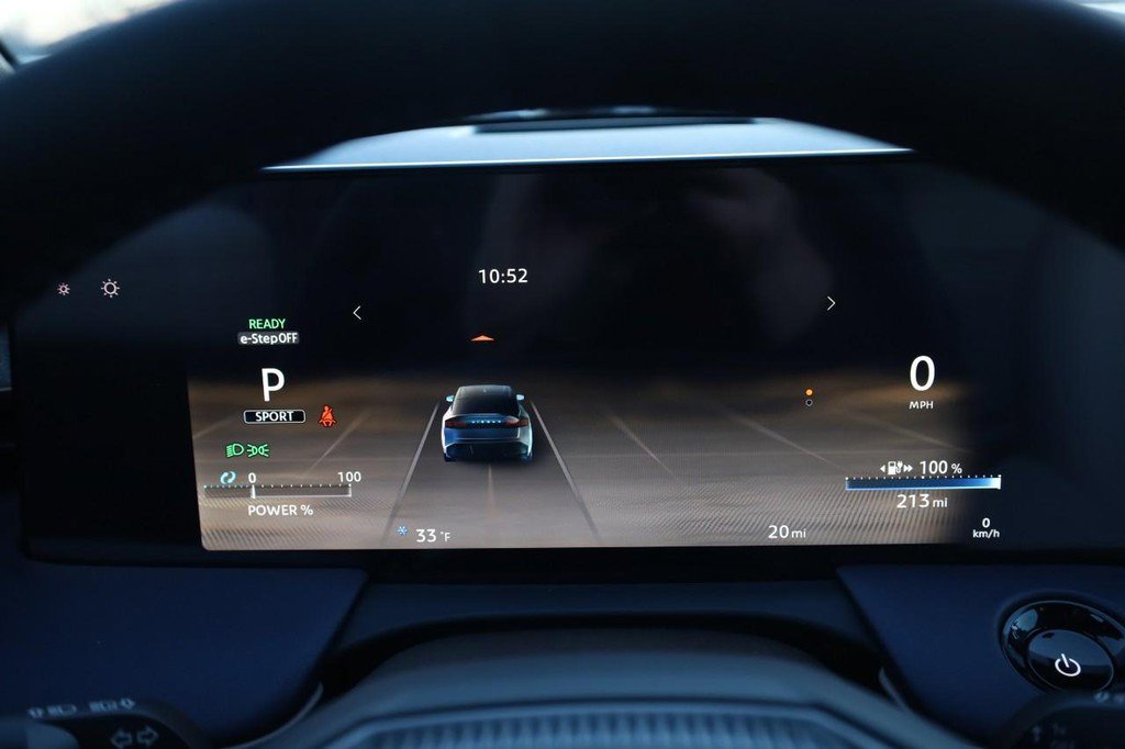 New 2026 Nissan Leaf Platinum+ w/ Cargo Package (Platinum+) image 12