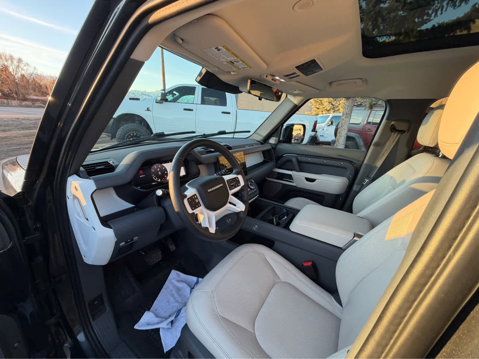 Used 2024 Land Rover Defender 130 S image 16