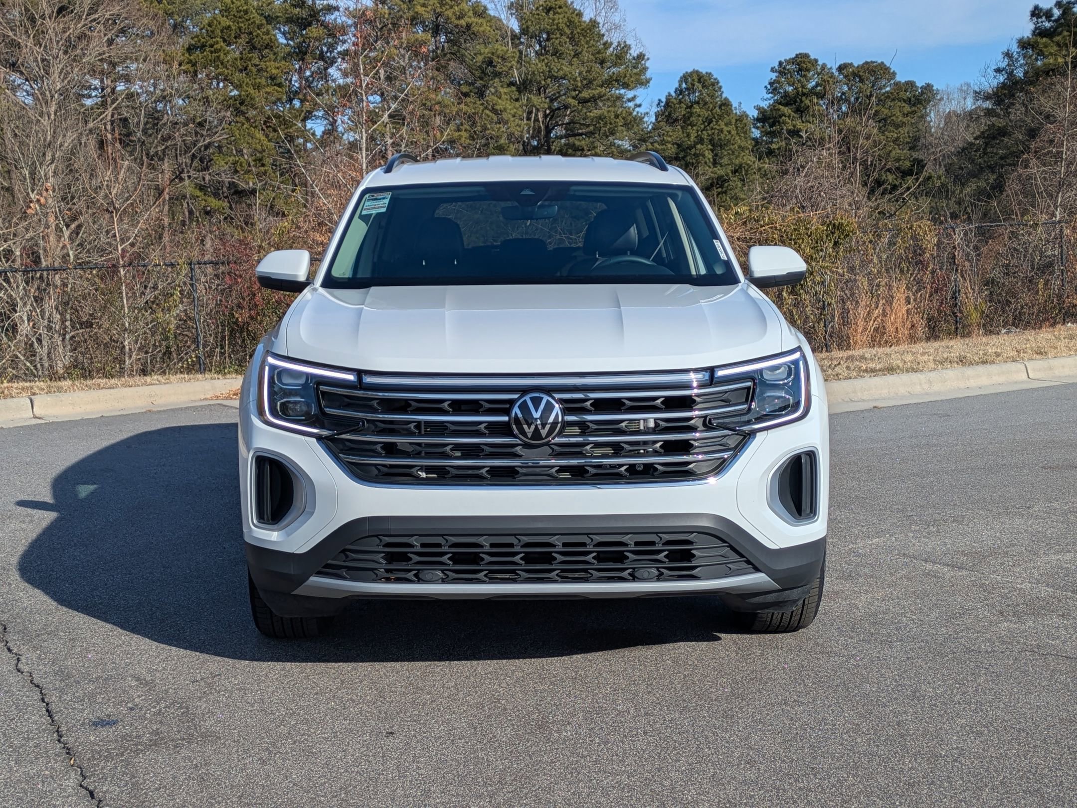 Used 2024 Volkswagen Atlas SE image 2