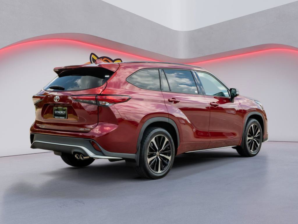 Used 2021 Toyota Highlander XSE AWD/4WD image 5