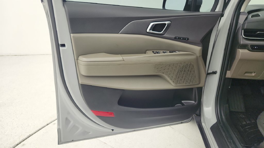 Used 2026 Kia Carnival EX FWD image 24
