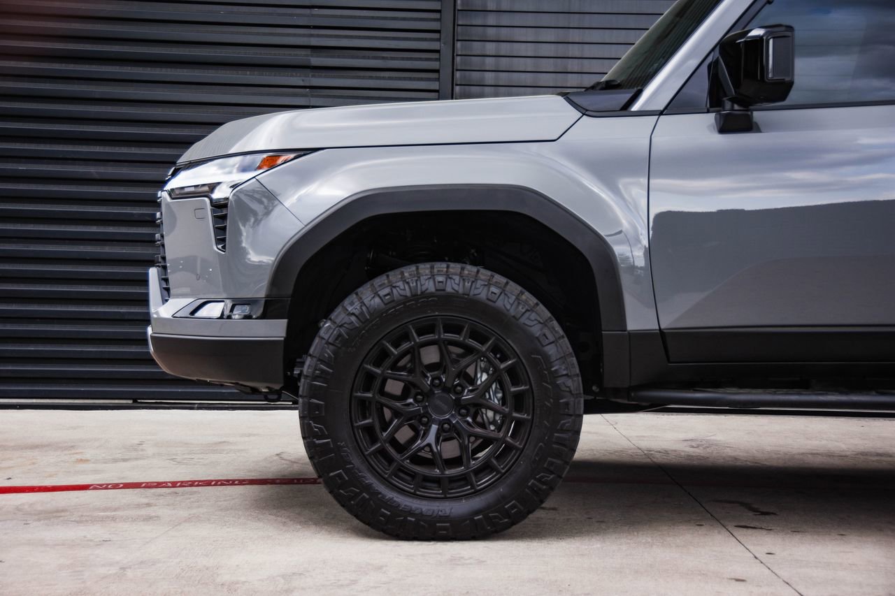 Used 2025 Lexus GX 550 image 11