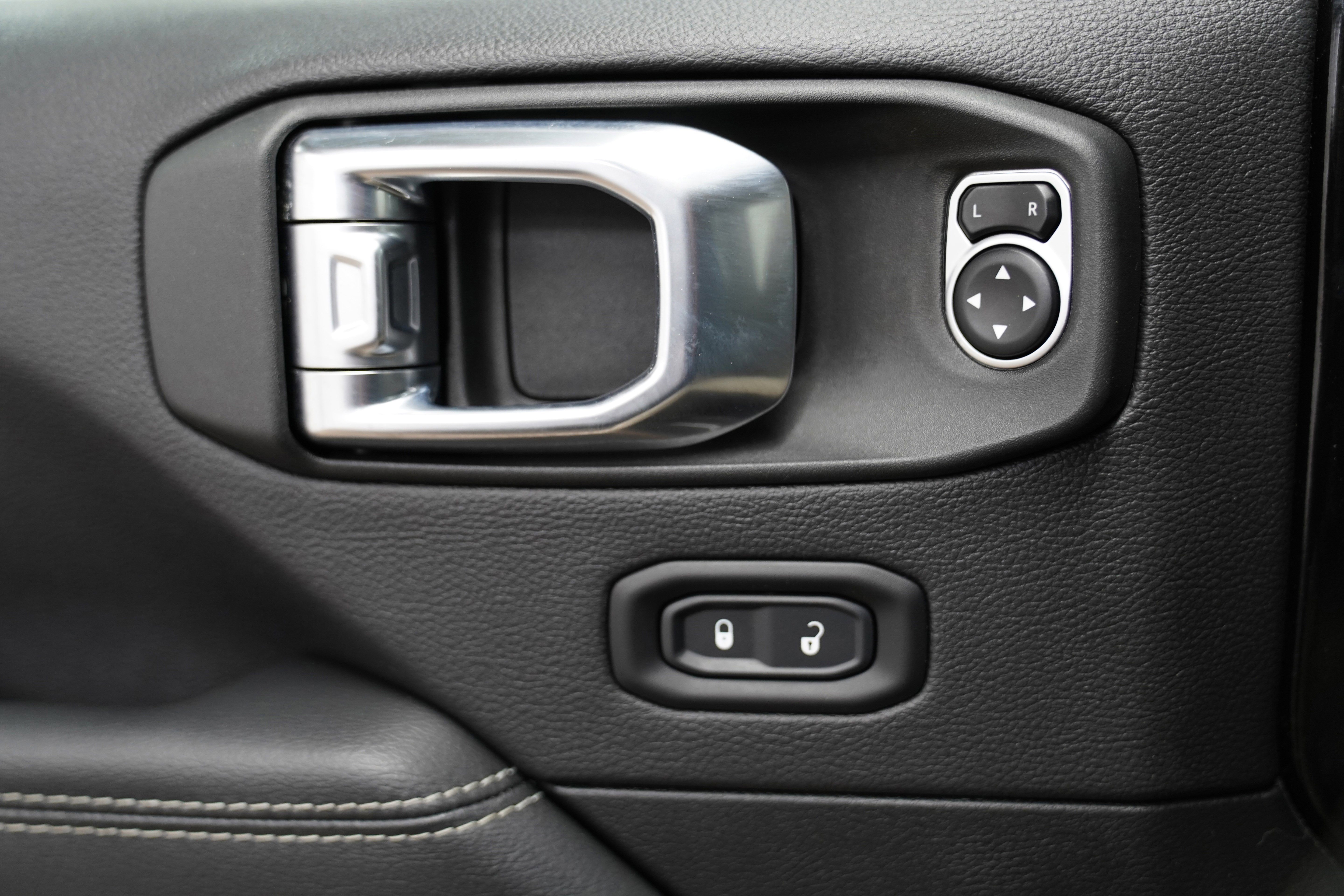 Certified 2022 Jeep Wrangler Unlimited Sahara w/ Cold Weather Group image 17