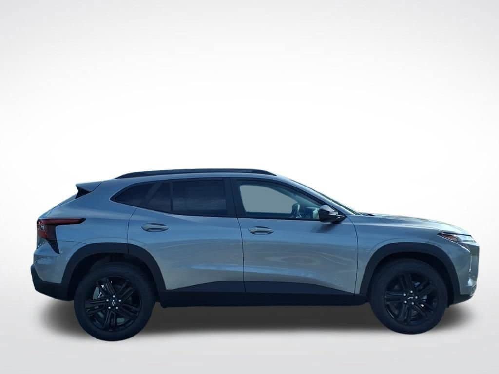 New 2026 Chevrolet Trax ACTIV FWD image 2