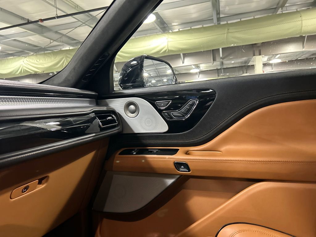 Used 2023 Lincoln Aviator Black Label w/ Dynamic Handling Package AWD/4WD image 19