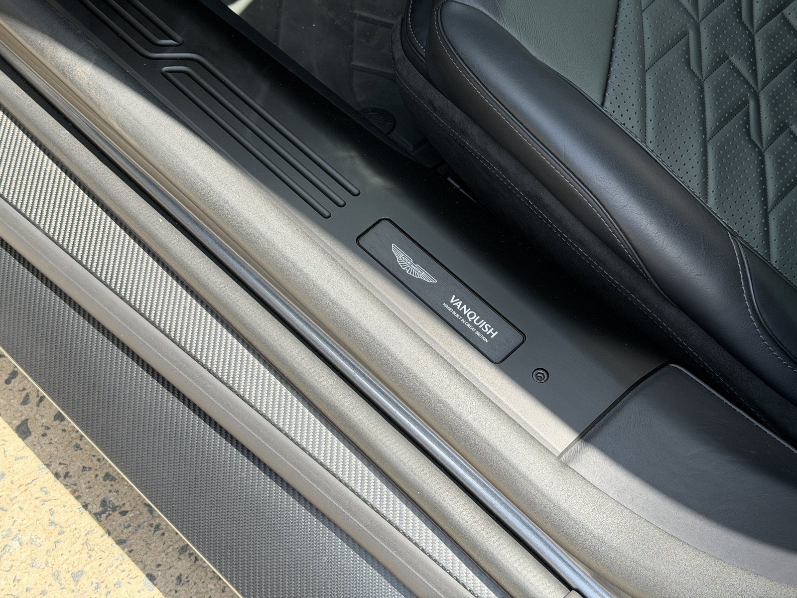 Used 2025 Aston Martin Vanquish RWD image 20