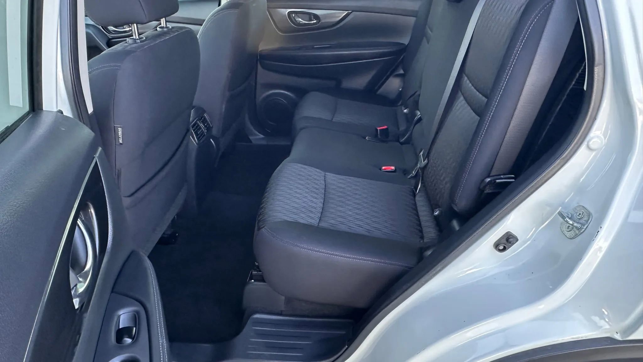 Used 2017 Nissan Rogue S image 17