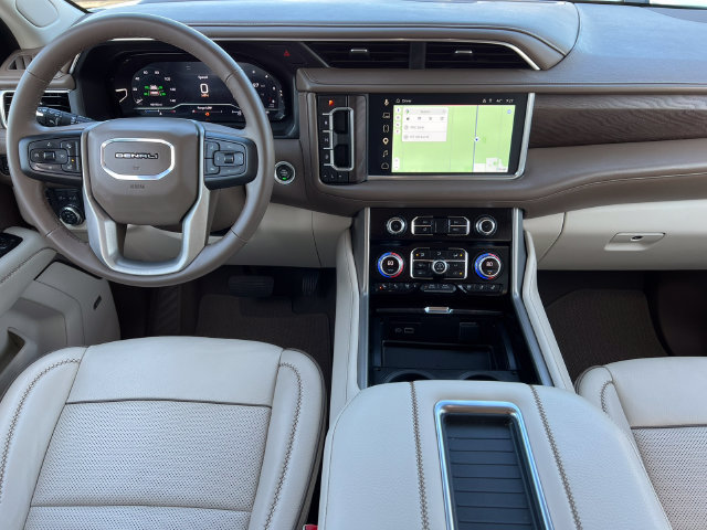 Used 2024 GMC Yukon Denali AWD/4WD image 3
