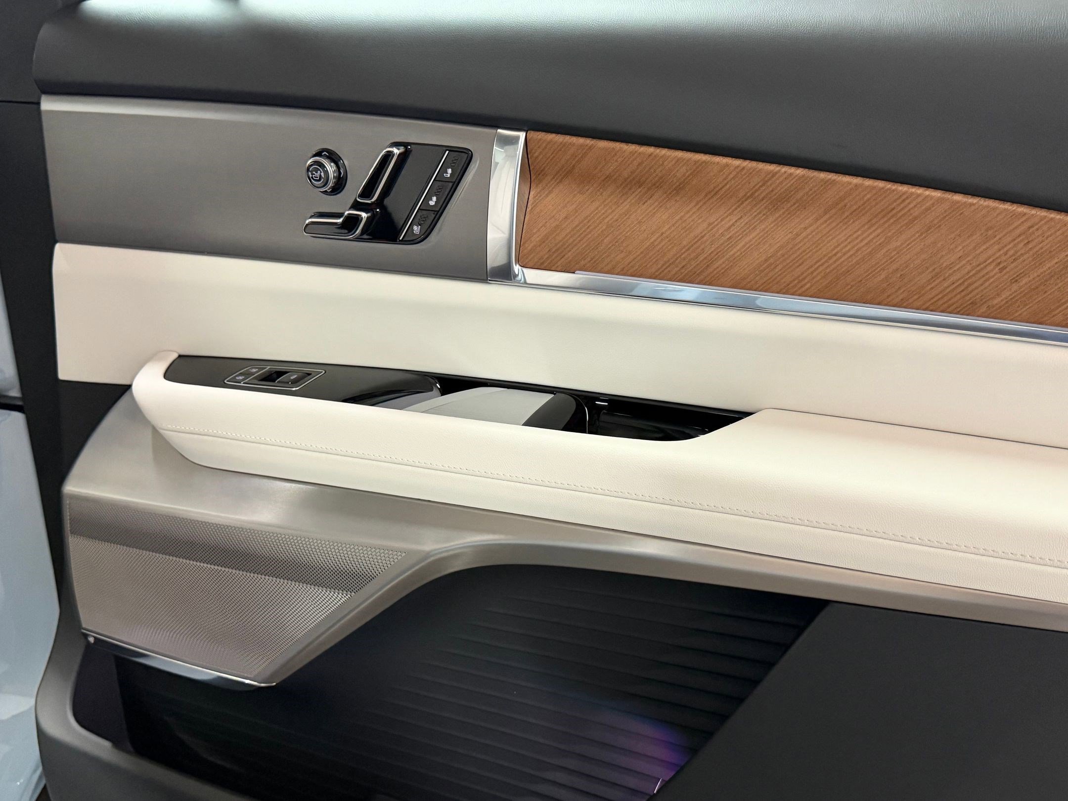 New 2026 Cadillac Vistiq Sport image 50