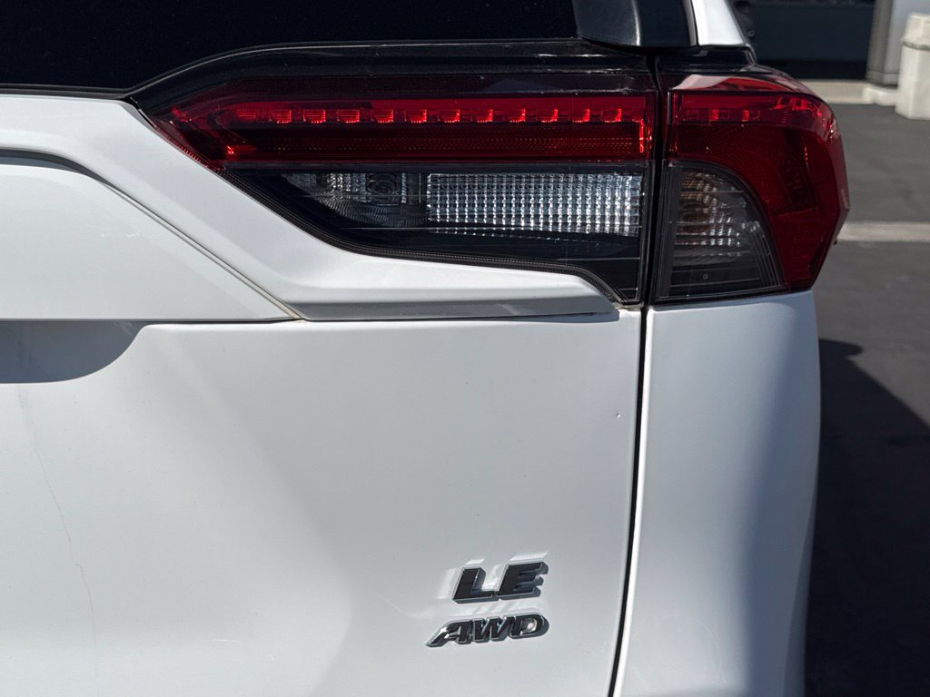 Certified 2021 Toyota RAV4 LE AWD/4WD image 17