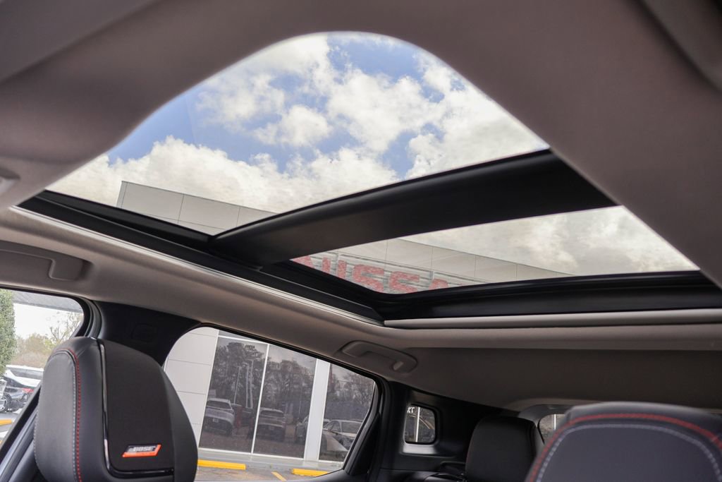 New 2026 Nissan Kicks SR image 9