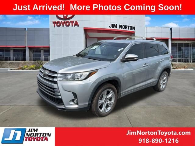 Used 2019 Toyota Highlander Limited FWD image 2