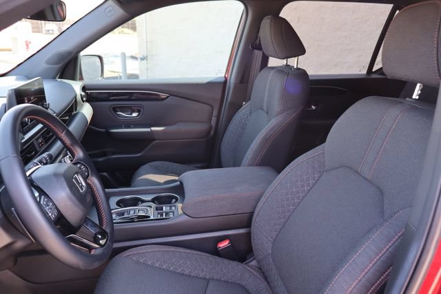 Used 2025 Honda Pilot Sport image 15