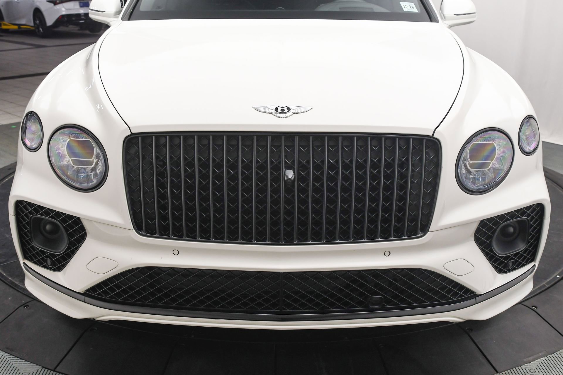 Used 2023 Bentley Bentayga Extended Wheelbase image 29