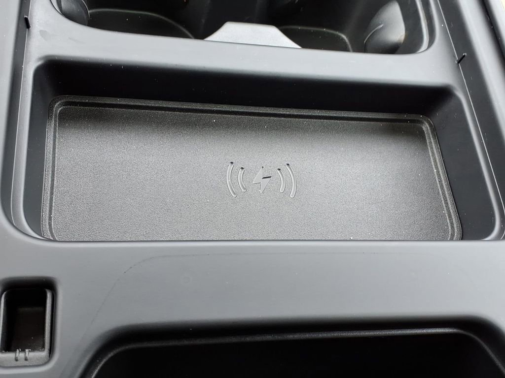 Used 2023 Land Rover Defender 110 SE image 23