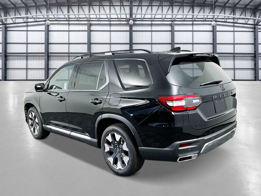 New 2026 Honda Pilot Touring image 2