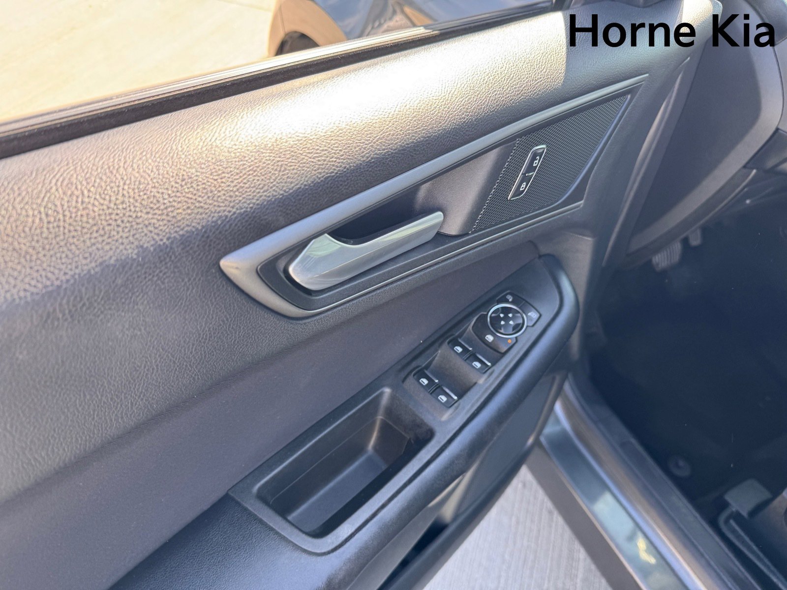 Used 2016 Ford Edge SE image 11