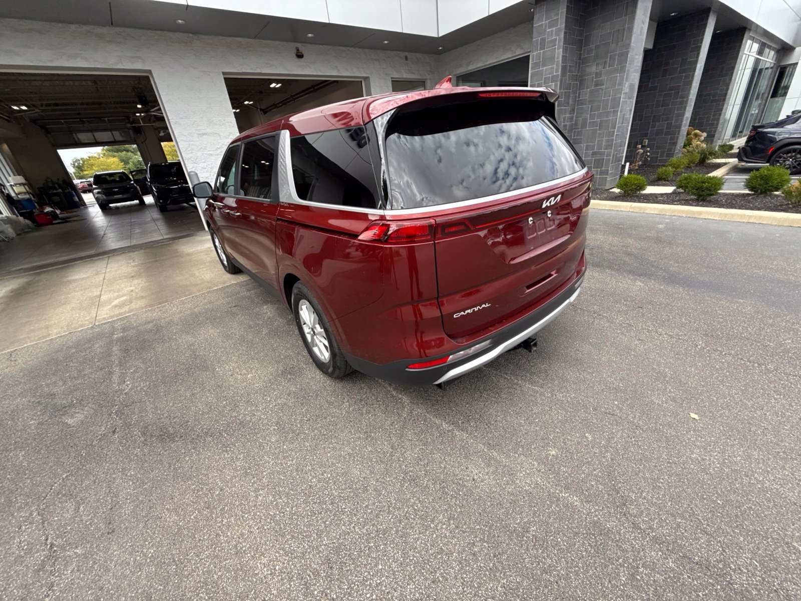 Used 2024 Kia Carnival LX FWD image 14