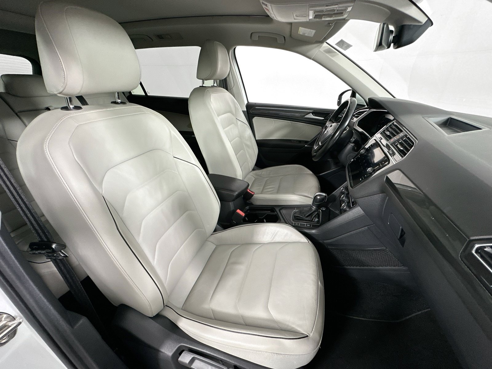 Used 2018 Volkswagen Tiguan SEL Premium FWD image 29