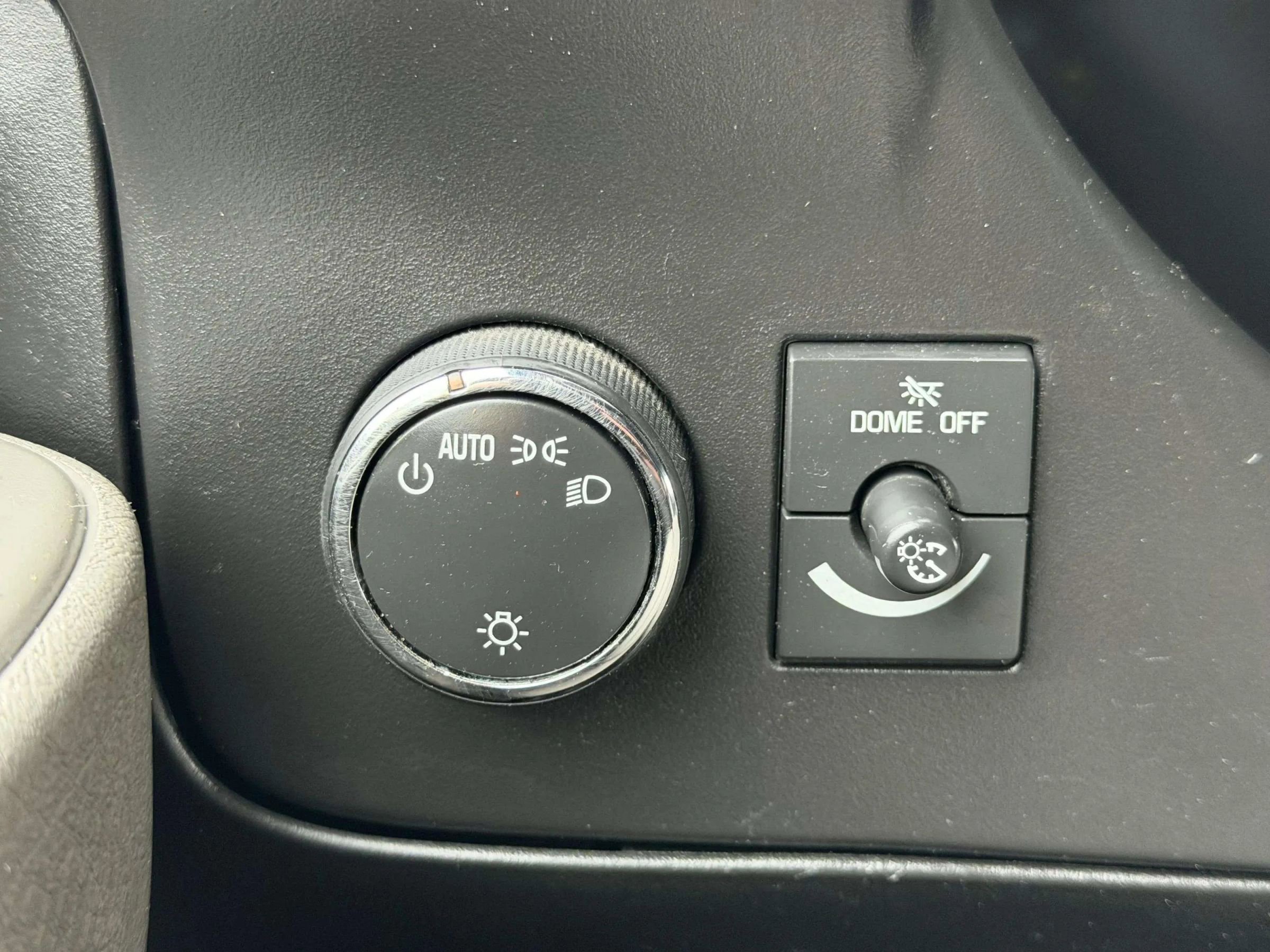 Used 2018 Chevrolet Express 3500 w/ Driver Convenience Package image 17