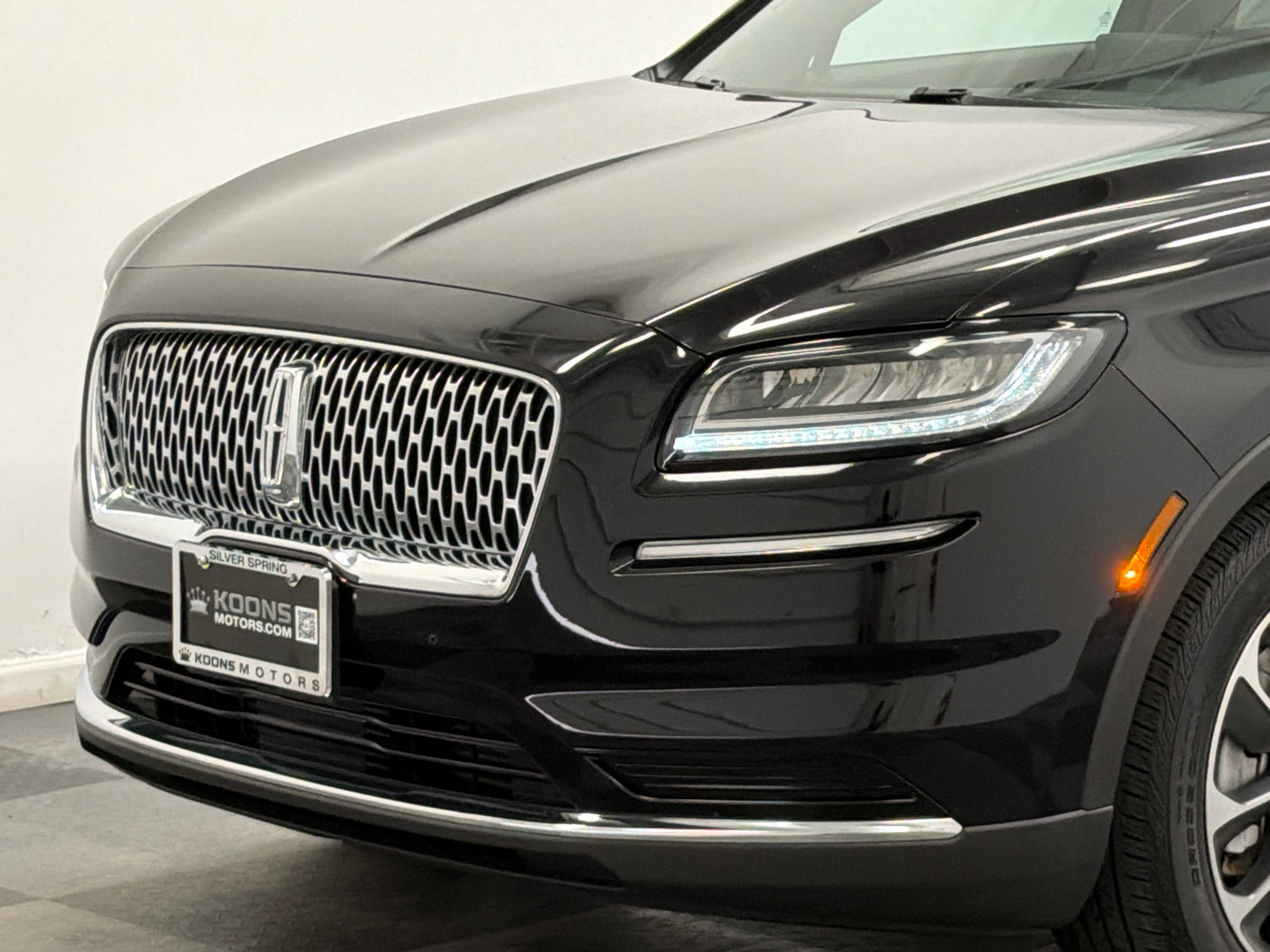 Used 2022 Lincoln Nautilus Reserve FWD image 2