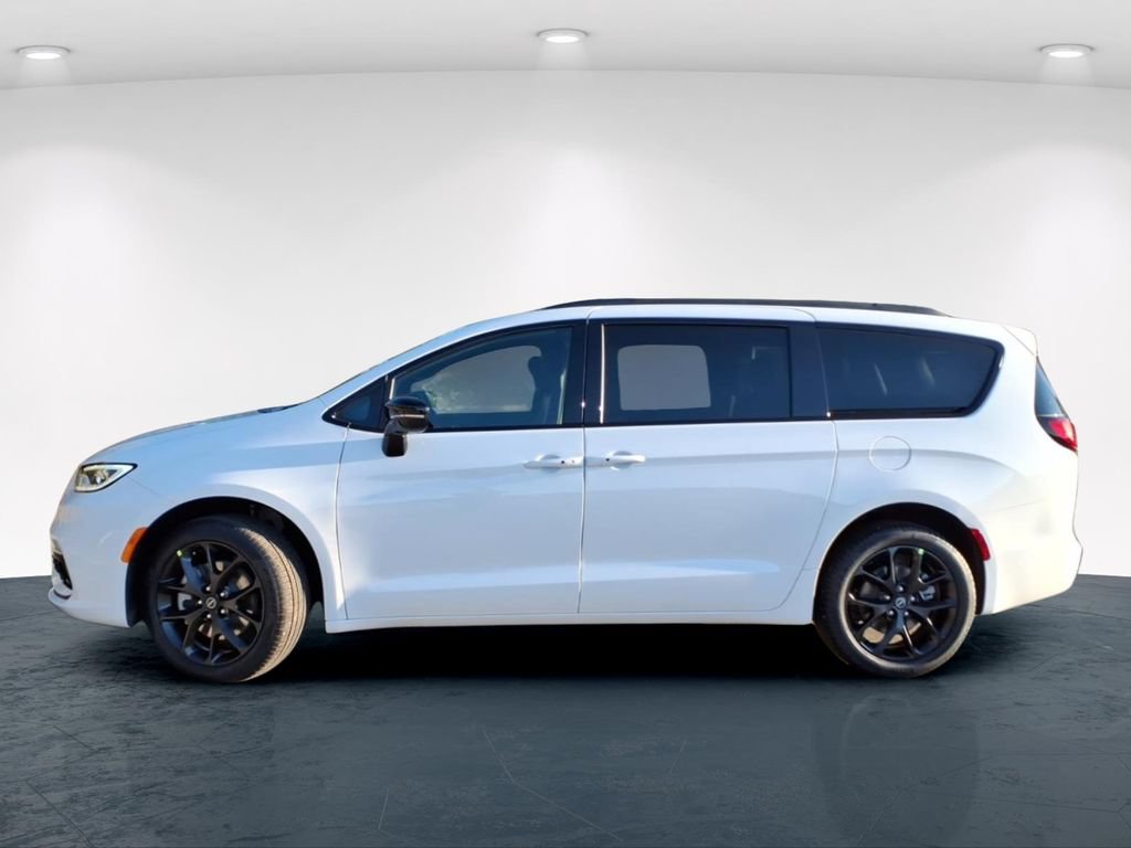 New 2026 Chrysler Pacifica Select w/ S Appearance Package AWD/4WD image 5