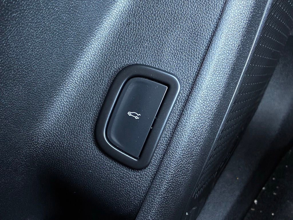 Used 2025 Chevrolet Traverse Z71 image 18