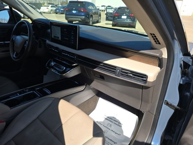 Used 2023 Lincoln Corsair Reserve image 38