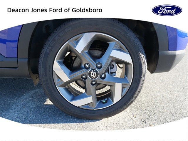 Used 2023 Hyundai Venue Limited image 12