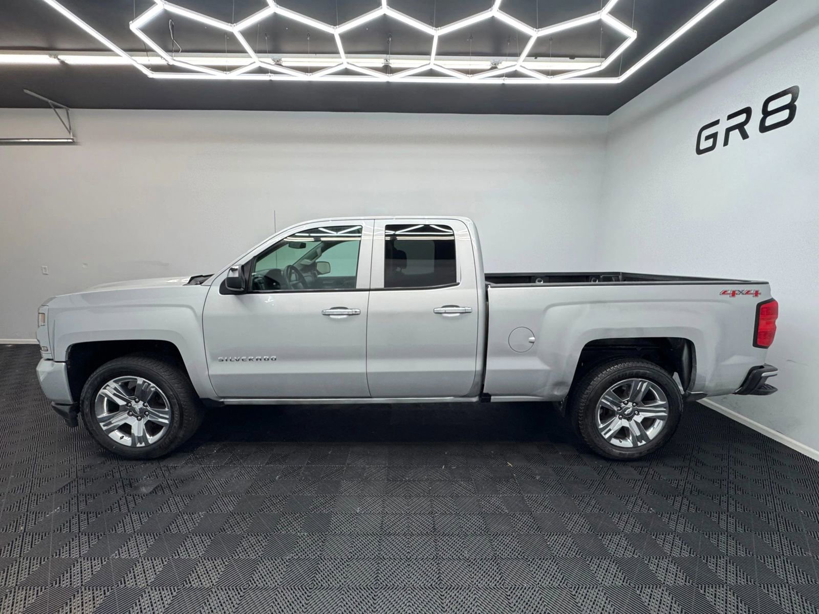 Used 2016 Chevrolet Silverado 1500 Custom w/ Custom Convenience Package AWD/4WD image 4