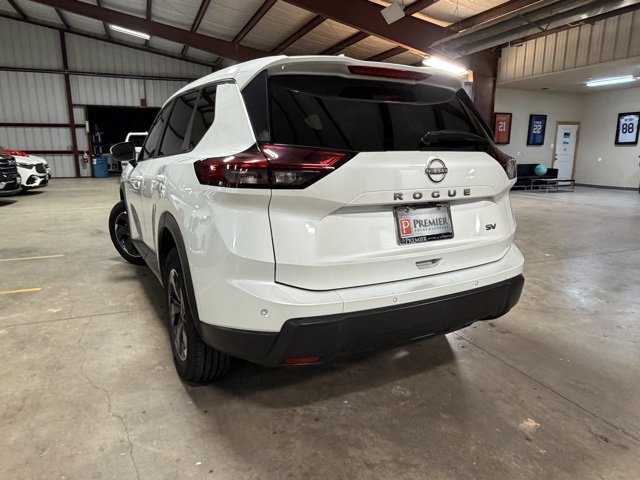 Used 2024 Nissan Rogue SV image 8
