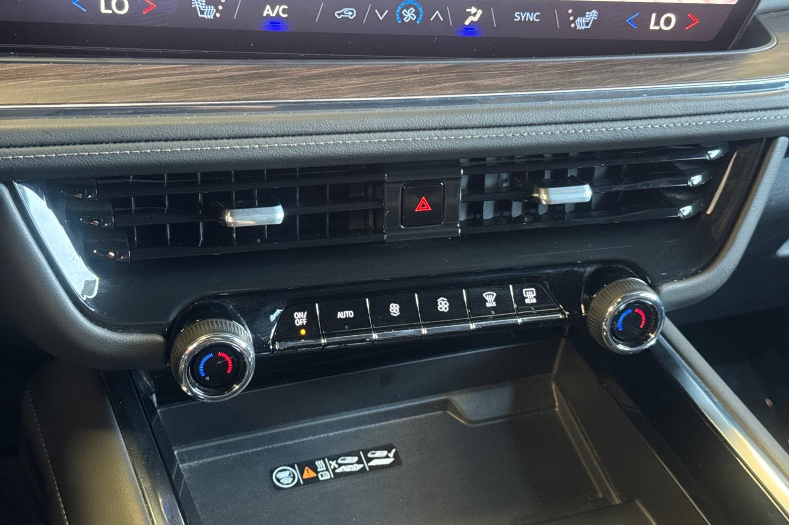 Used 2025 Chevrolet Suburban LT RWD image 30