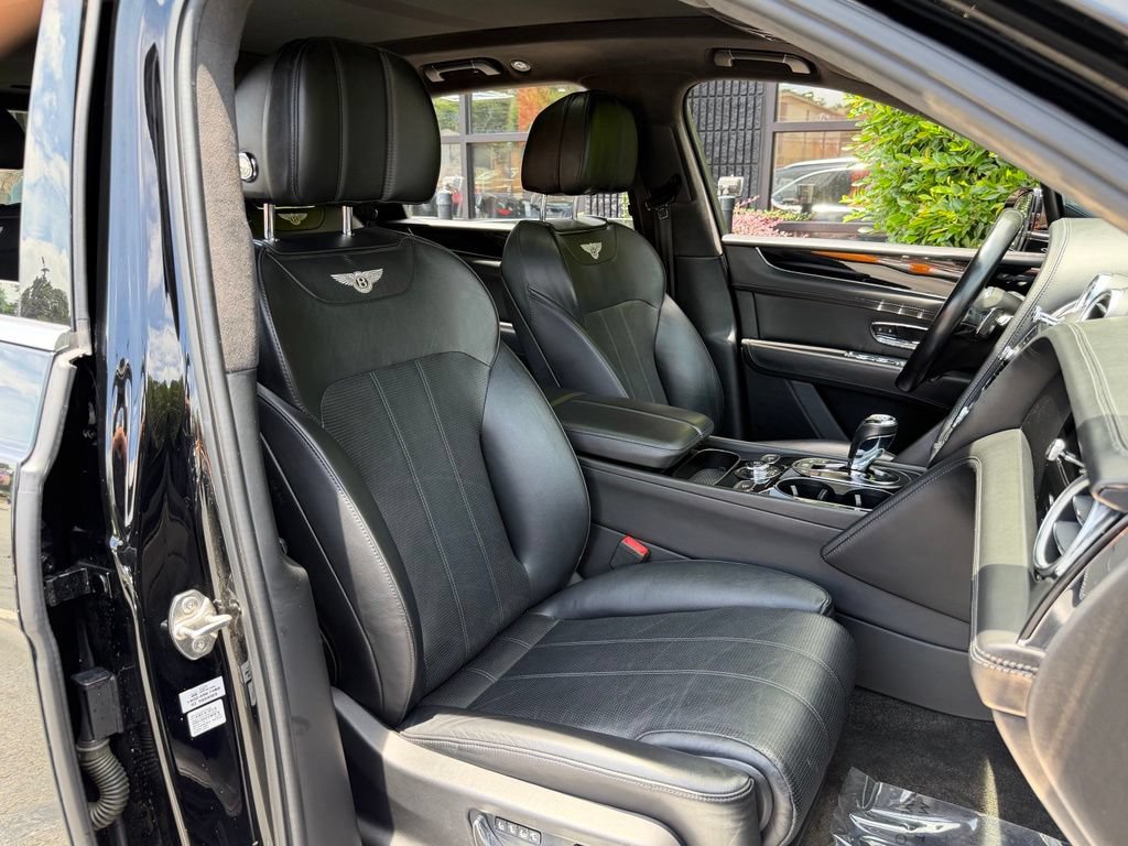 Used 2019 Bentley Bentayga AWD/4WD image 35