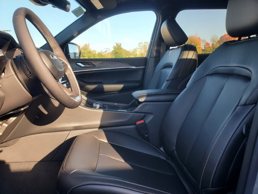 New 2027 Jeep Grand Cherokee L Limited AWD/4WD image 5