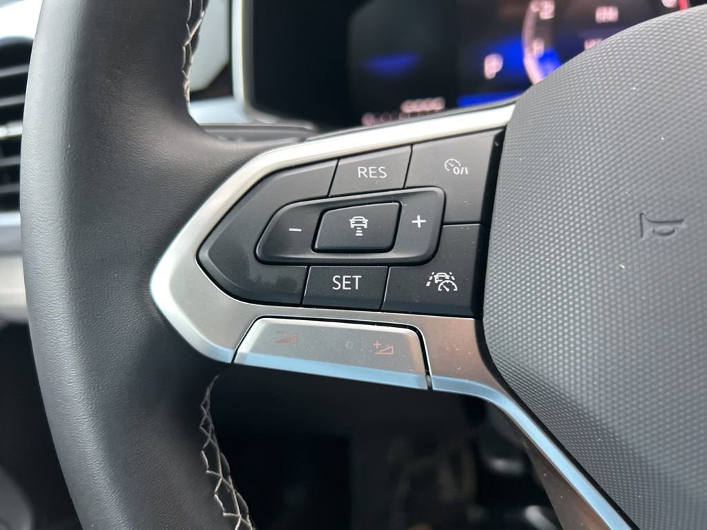 Certified 2025 Volkswagen Taos SE w/ Panoramic Sunroof Package image 27