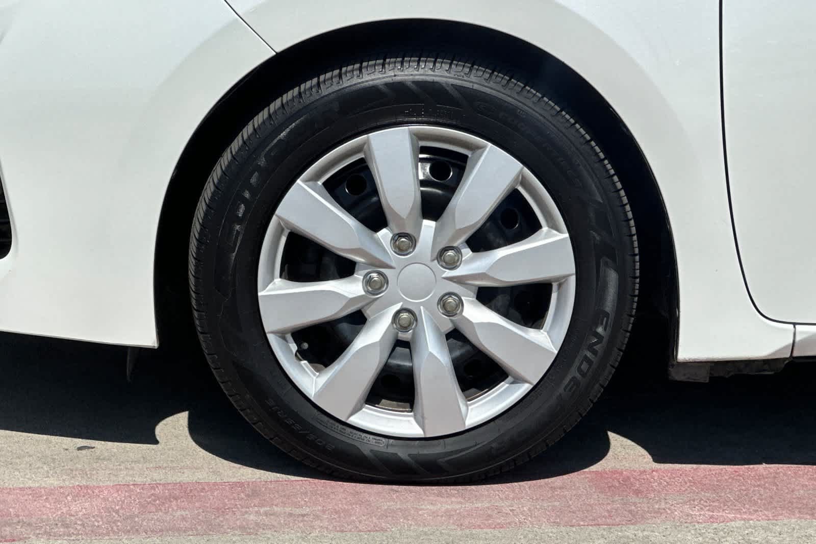 Used 2017 Toyota Corolla LE w/ Carpet Mat Package (TMS) FWD image 33