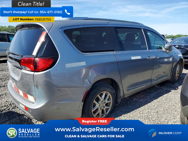 Used 2020 Chrysler Pacifica Touring-L FWD image 4