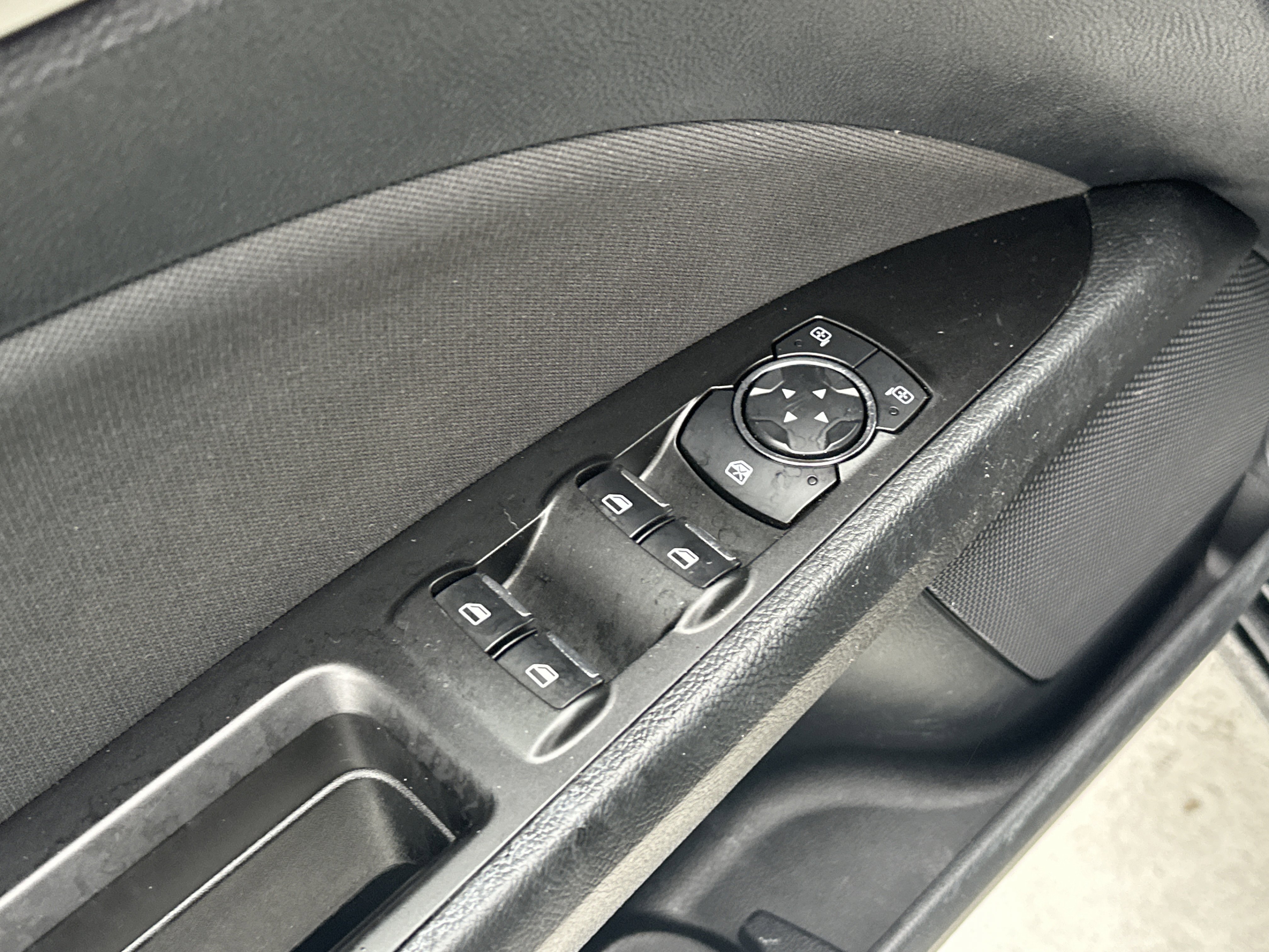 Used 2017 Ford Fusion SE w/ Fusion SE Technology Package image 15