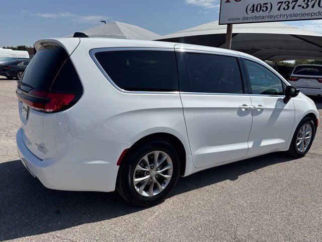Used 2026 Chrysler Pacifica Limited FWD image 6