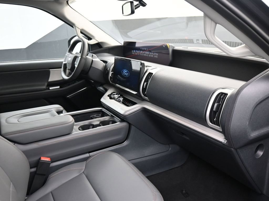 New 2025 Ford Expedition Active image 14